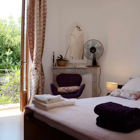Les Pervenches Bed and breakfast Niza